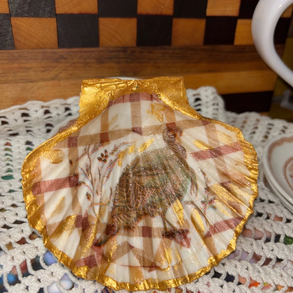 Hand crafted Decoupage Shell. - Picture 6 of 11
